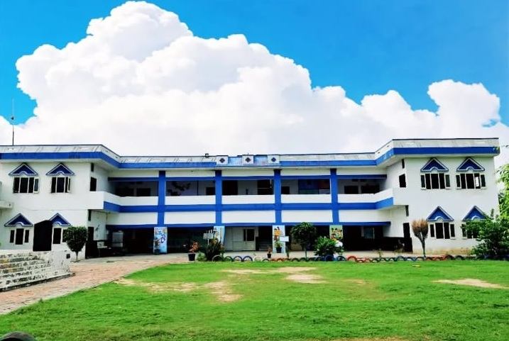 Full view of the Sun Rise Sr. Sec. School building and front lawn