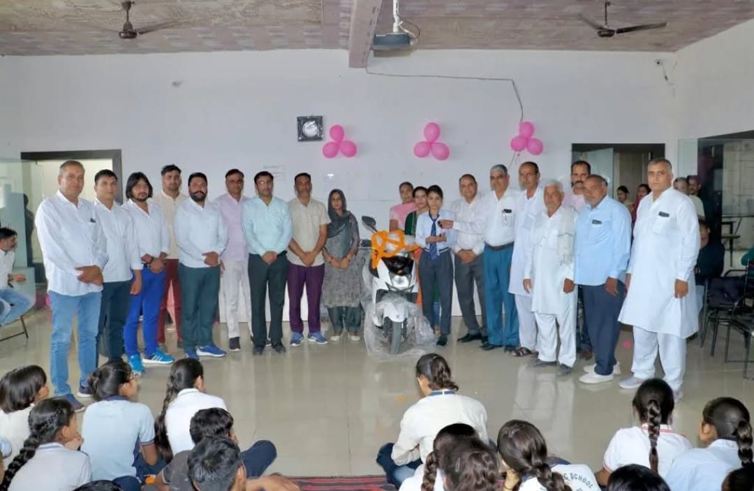 Guests honoured by students and staff