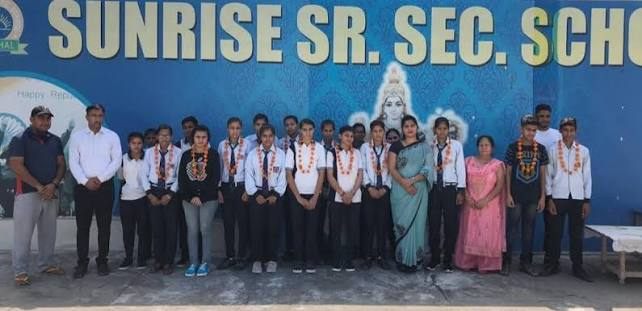 Meritorious students felicitated with garlands